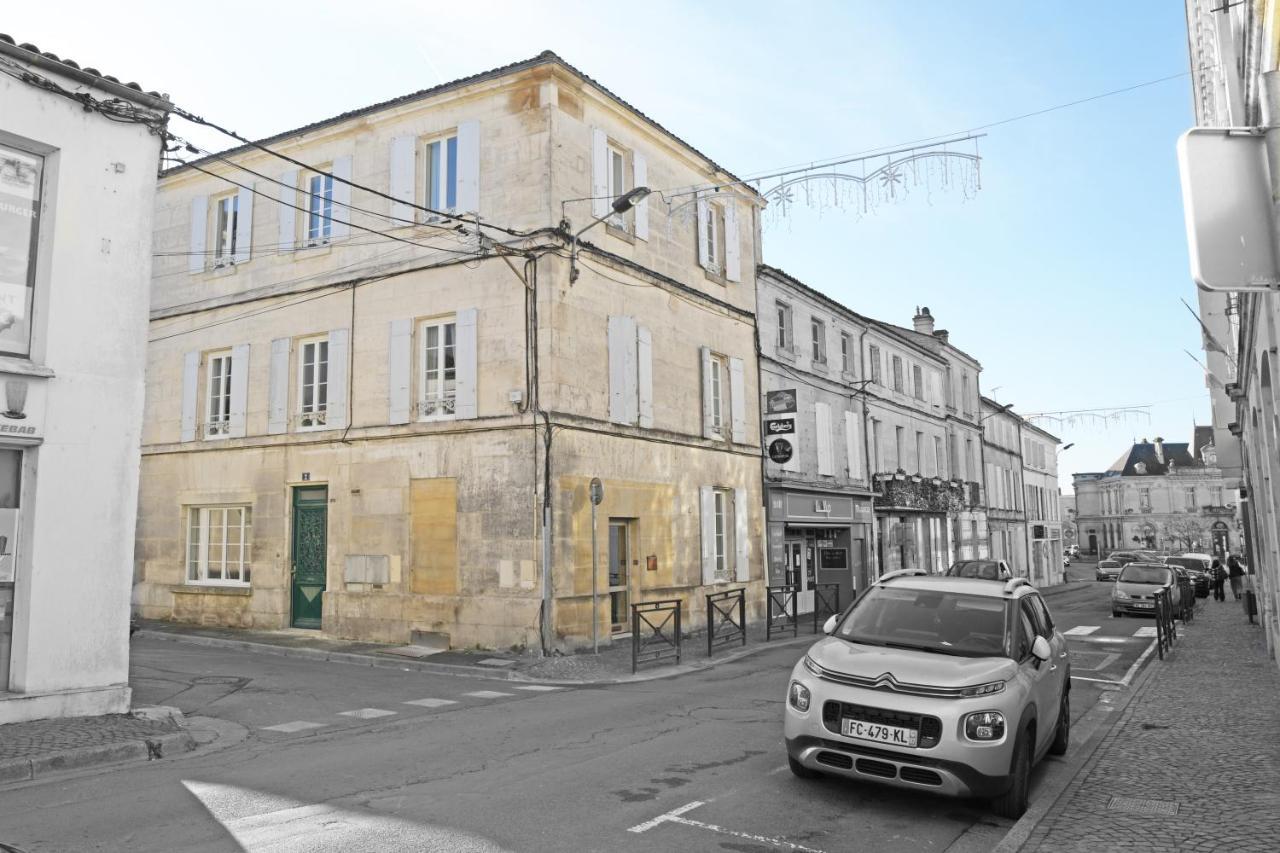 T2 Avec Verriere Situe En Hyper Centre Avec Wifi, Linge, Draps, Savons Et Serviettes Fournis Cognac Exterior foto