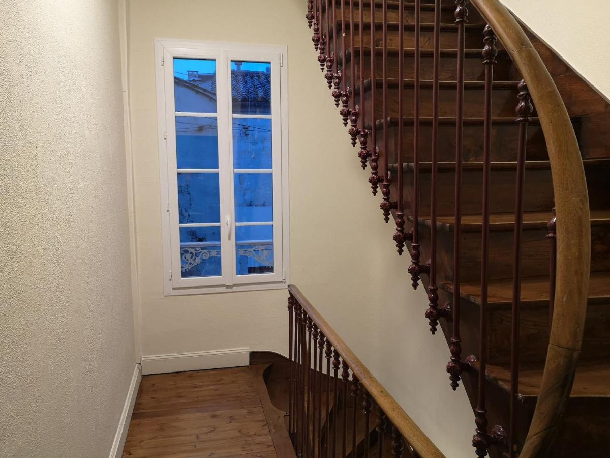 T2 Avec Verriere Situe En Hyper Centre Avec Wifi, Linge, Draps, Savons Et Serviettes Fournis Cognac Exterior foto